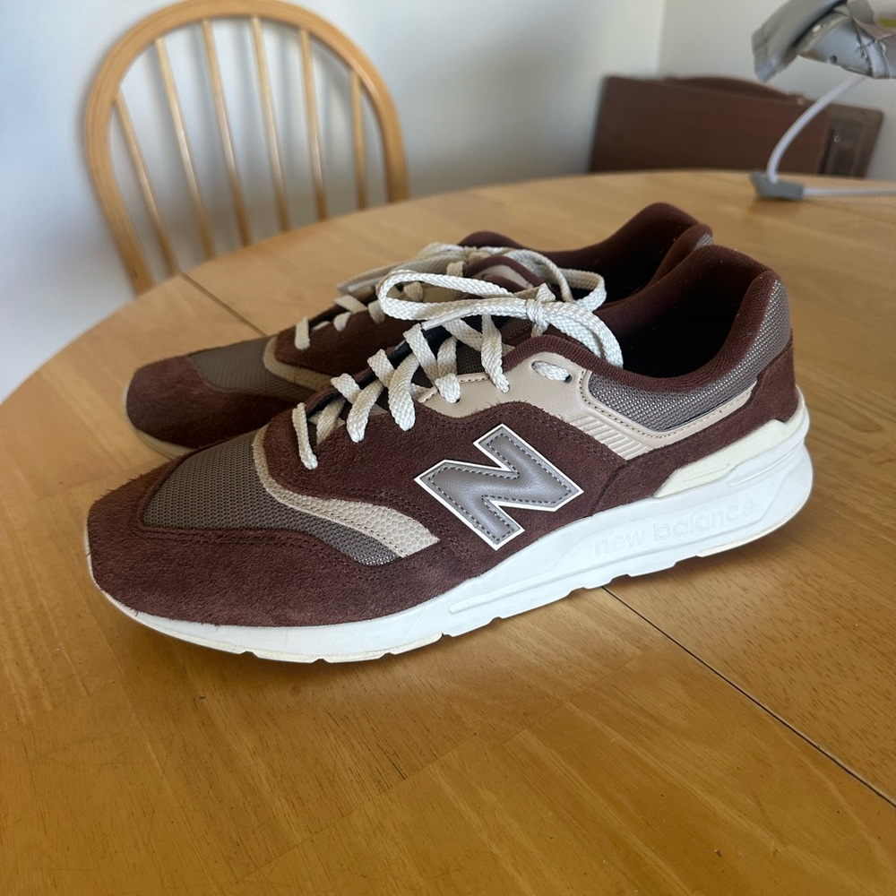 New Balance Men's Brown Sneakers